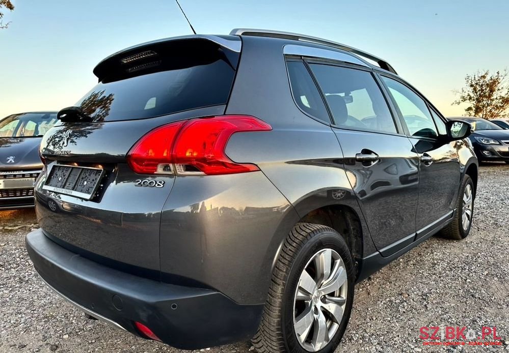 2016' Peugeot 2008 Puretech 82 Style photo #4