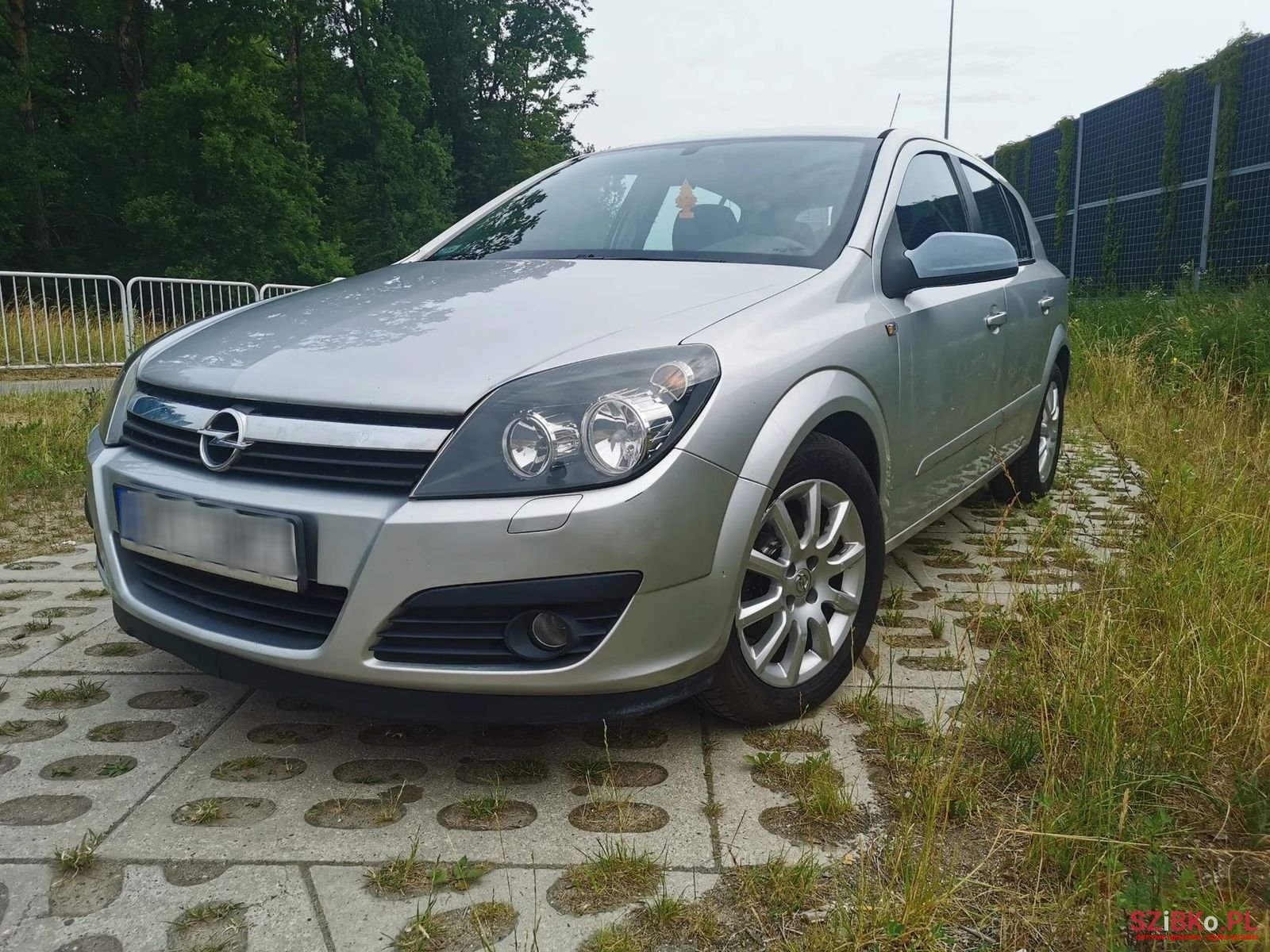 2005' Opel Astra photo #1