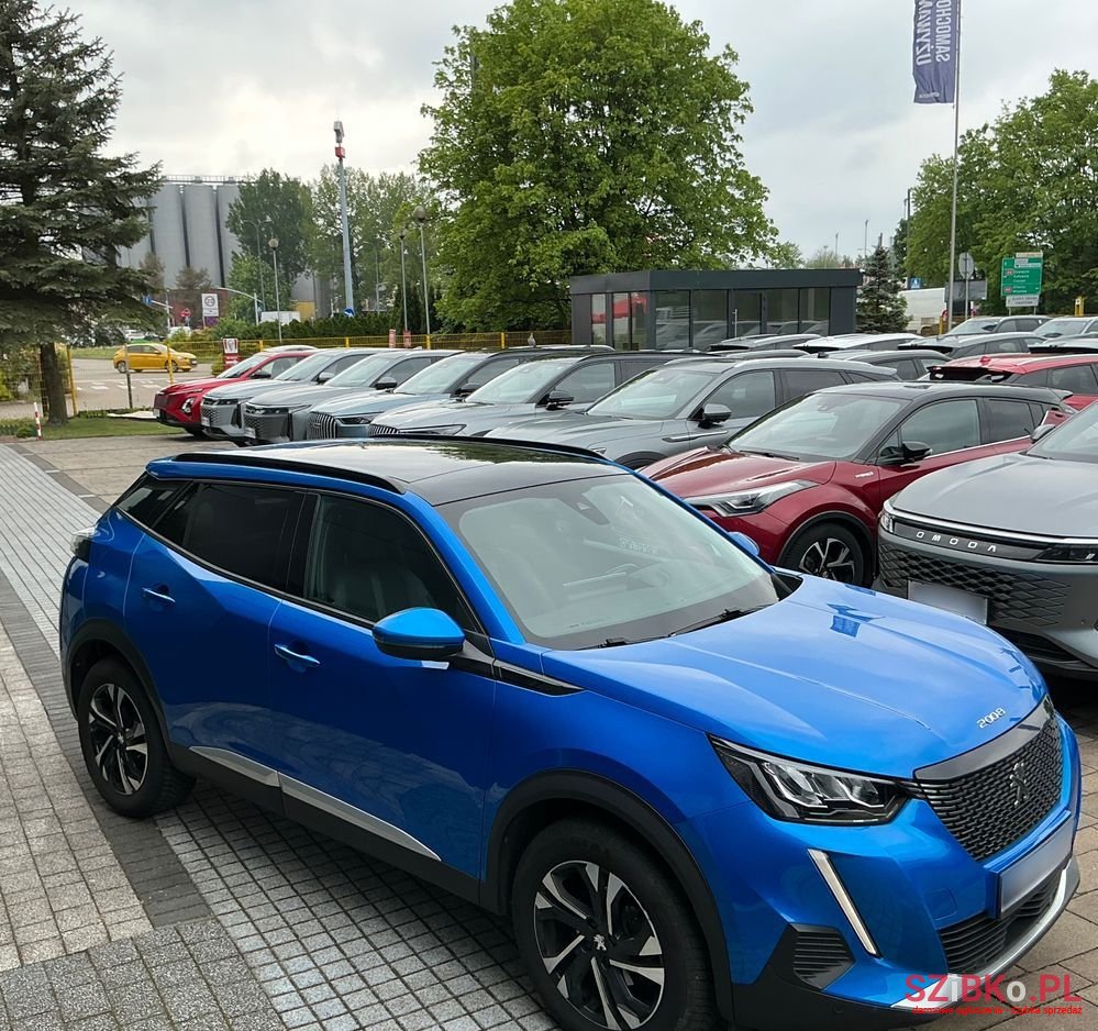 2020' Peugeot 2008 photo #2
