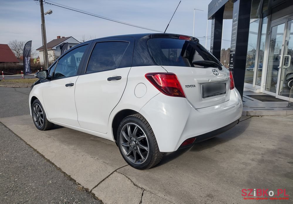 2016' Toyota Yaris 1.4 D-4D photo #3