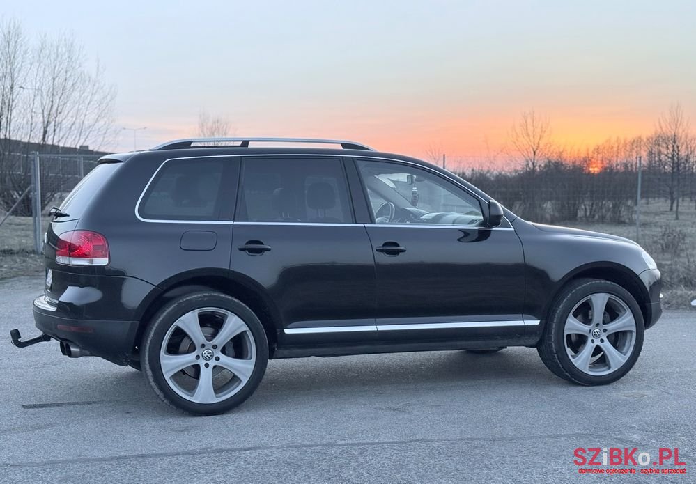 2004' Volkswagen Touareg photo #6