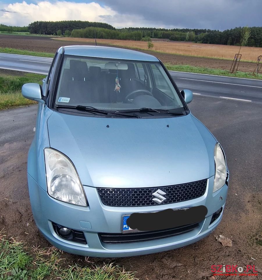 2010' Suzuki Swift photo #1