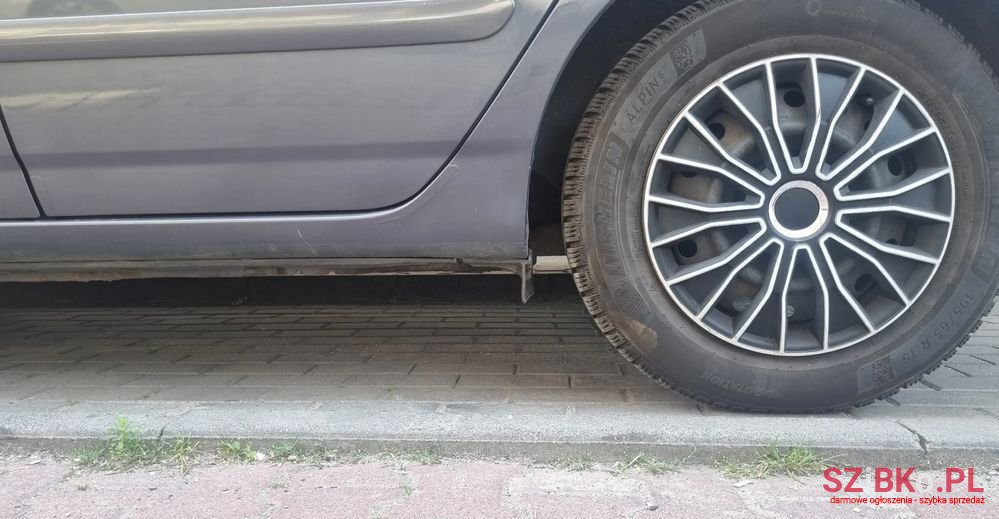 2002' Toyota Corolla Verso photo #2