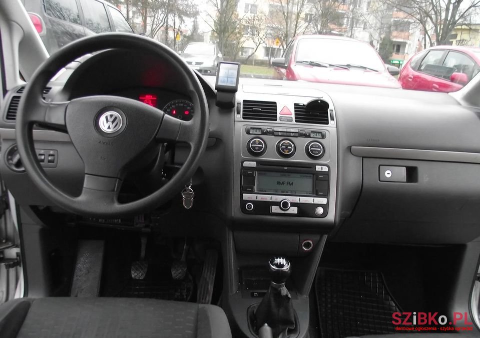 2007' Volkswagen Touran photo #4