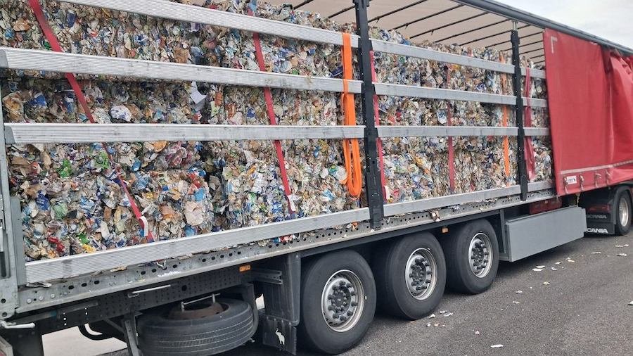 Śmieciowa fala zalwa Polskę. Kolejny transport na graniy w Świecku