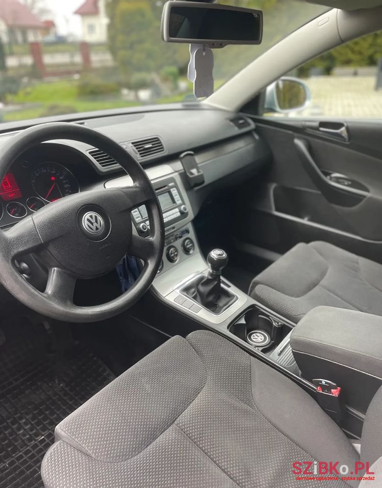 2007' Volkswagen Passat photo #6