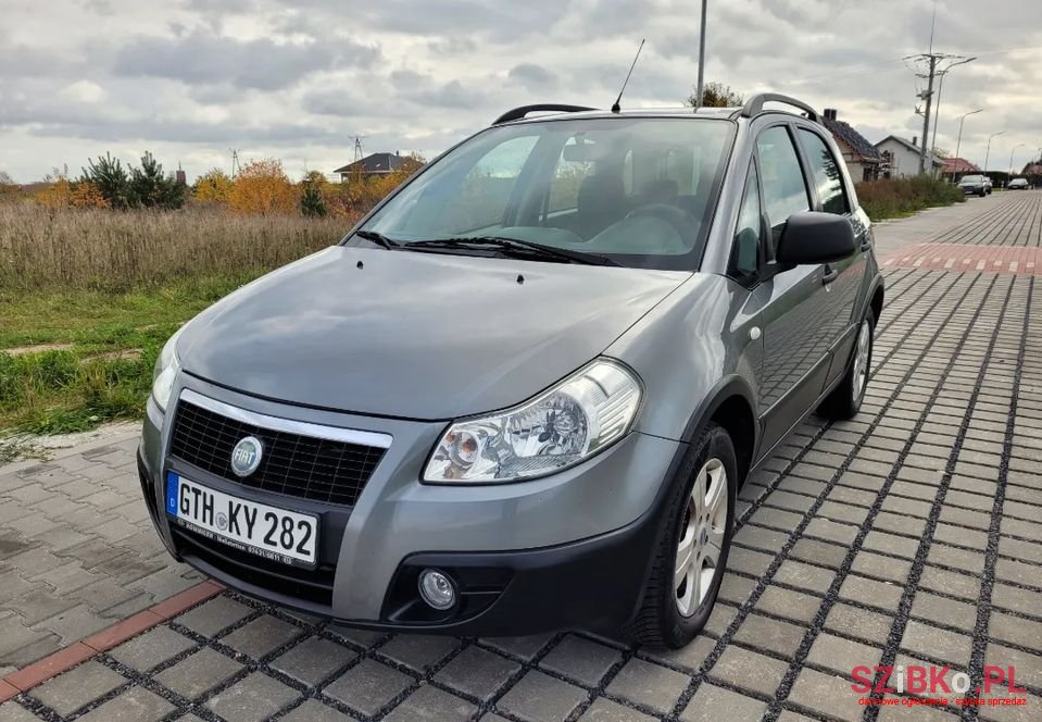 2008' Fiat Sedici photo #1