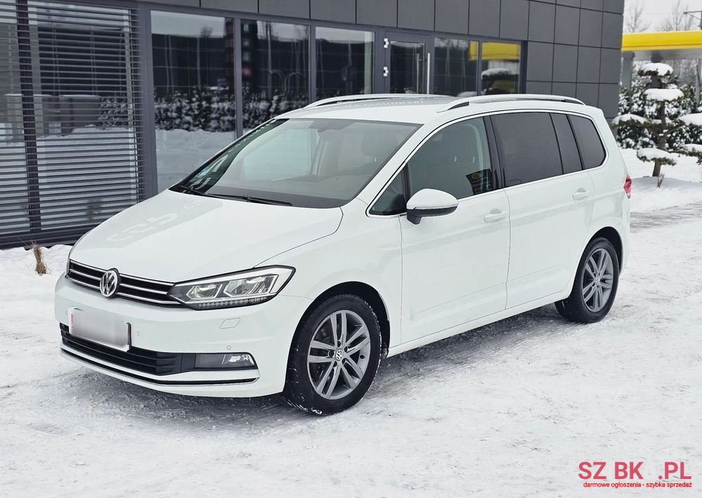 2020' Volkswagen Touran photo #4
