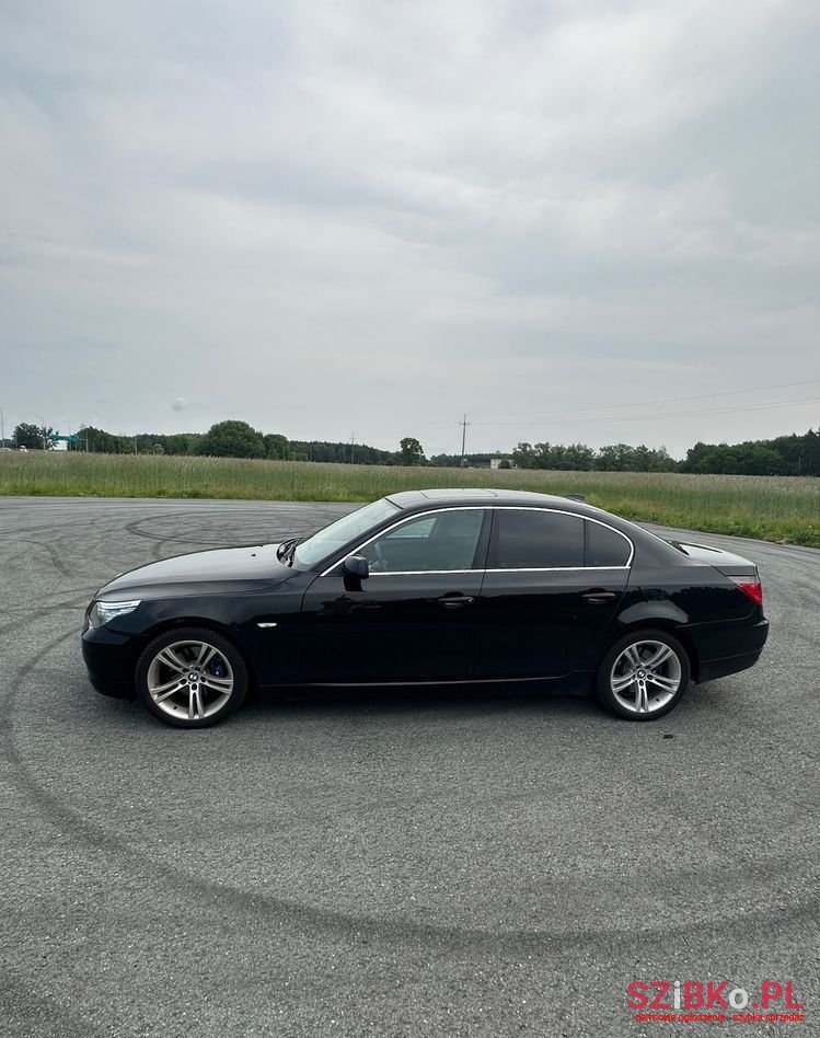 2008' BMW 5 Series 525D photo #2