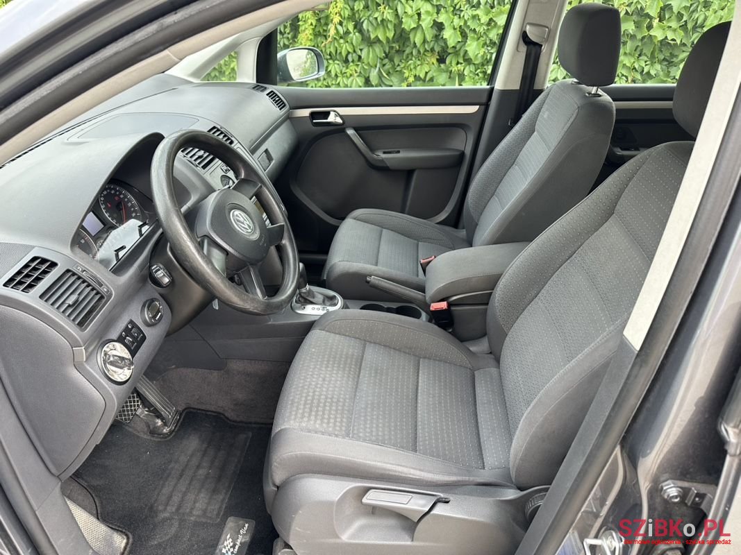 2005' Volkswagen Touran photo #5