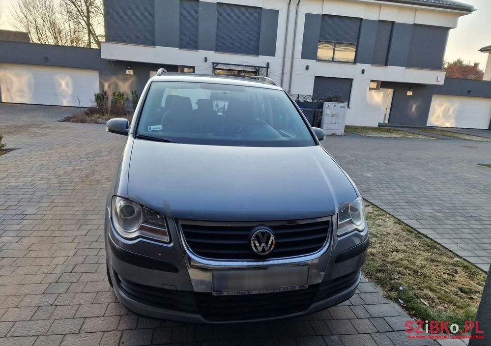 2008' Volkswagen Touran photo #1