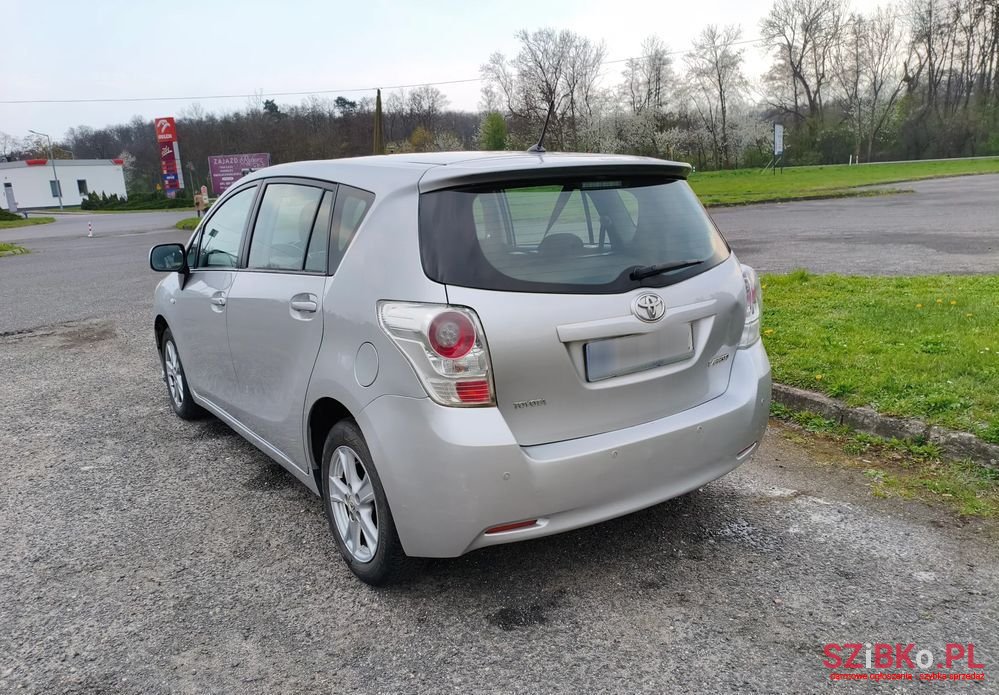 2010' Toyota Verso 2.0 D-4D photo #5