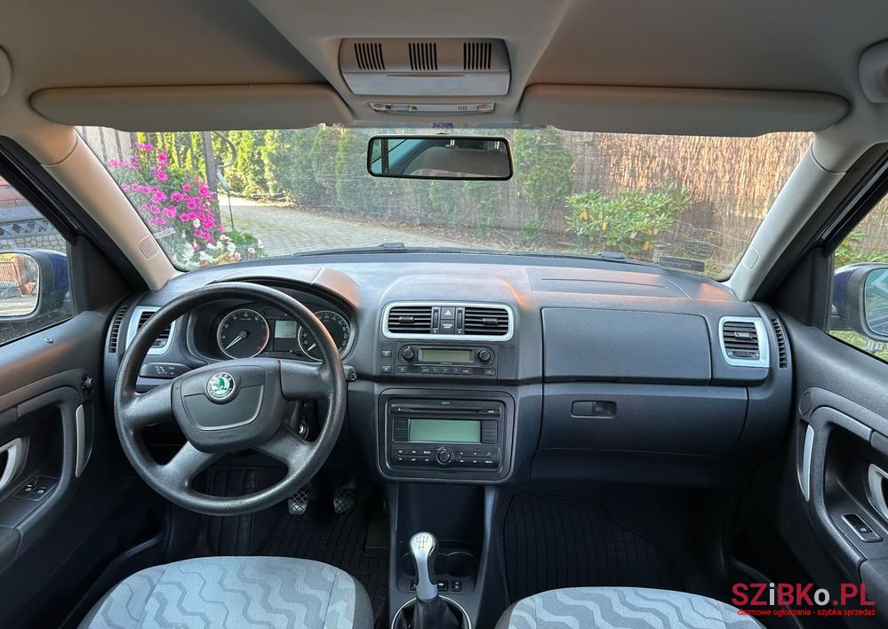 2009' Skoda Roomster photo #2