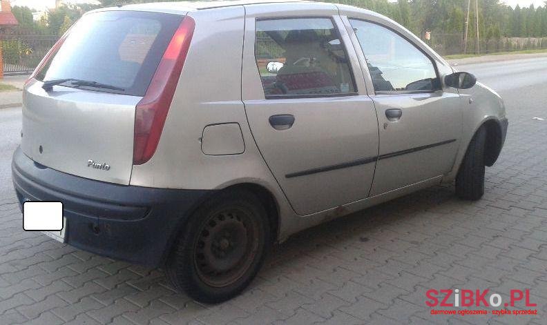 2002' Fiat Punto photo #2