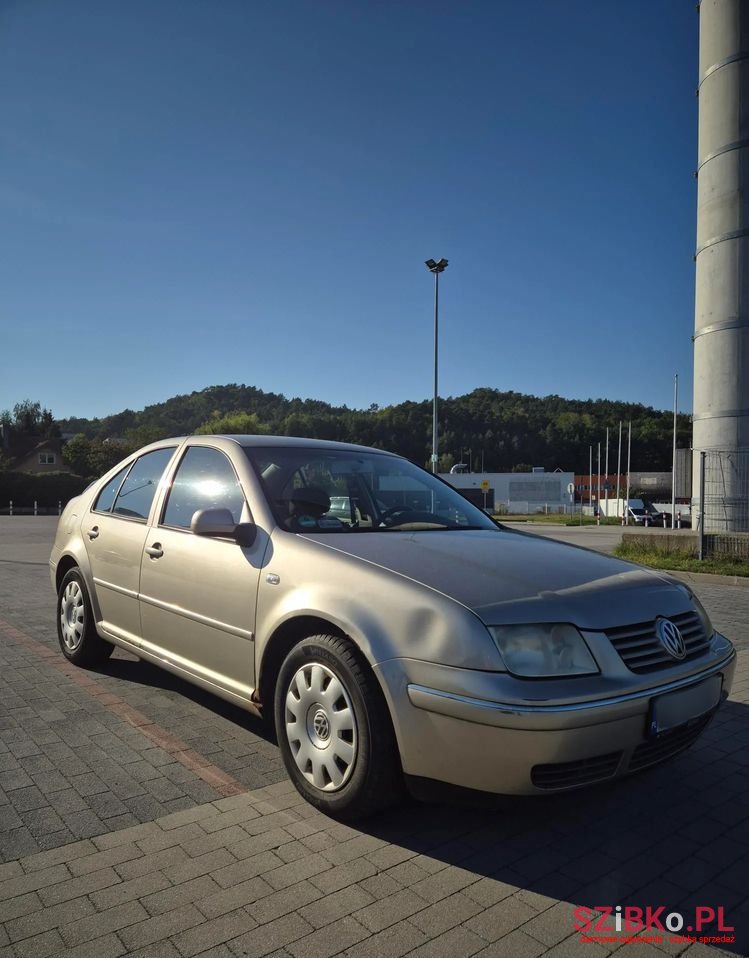 2004' Volkswagen Bora 1.6 Pacific photo #6