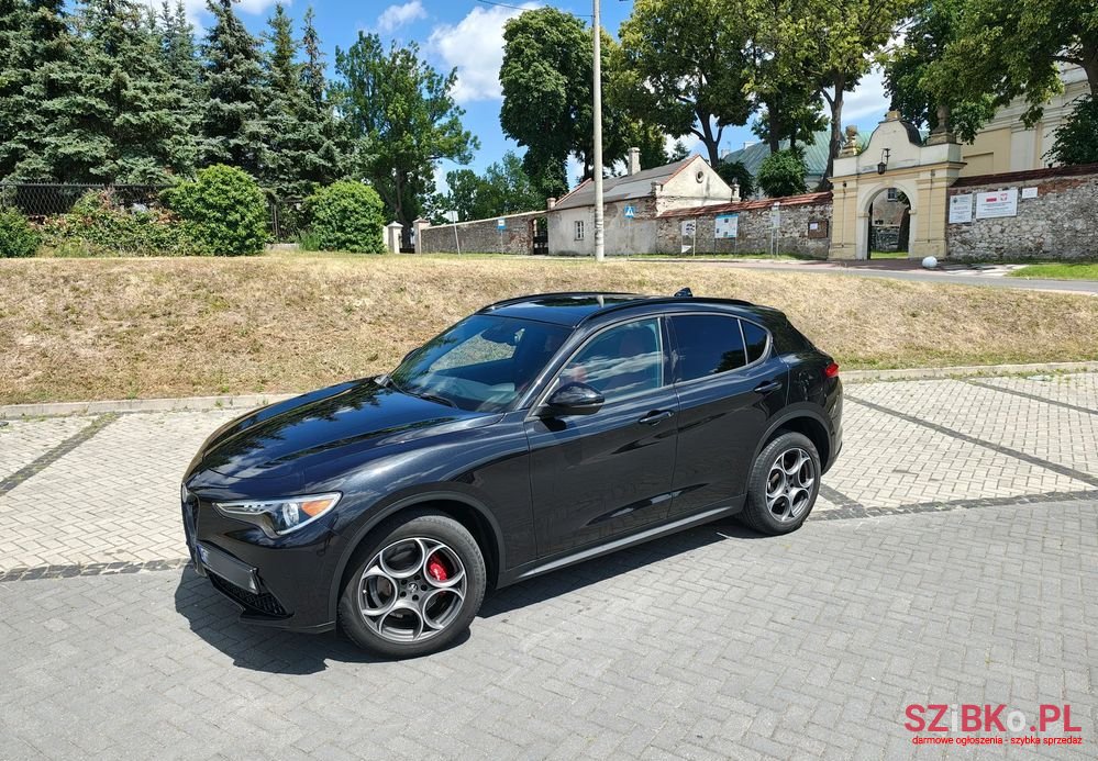 2022' Alfa Romeo Stelvio photo #3