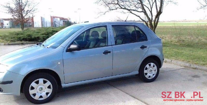 2002' Skoda Fabia photo #1