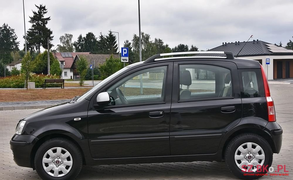 2010' Fiat Panda photo #2