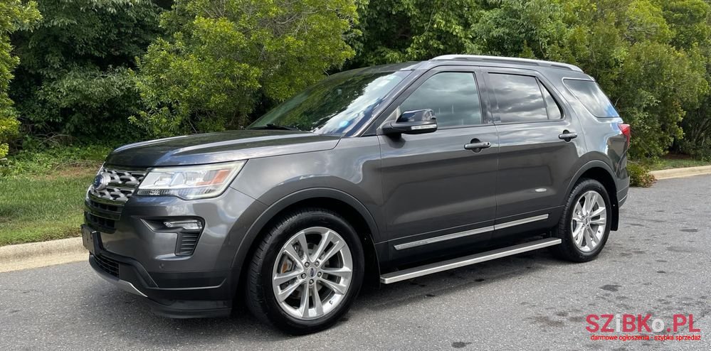 2018' Ford Explorer photo #2