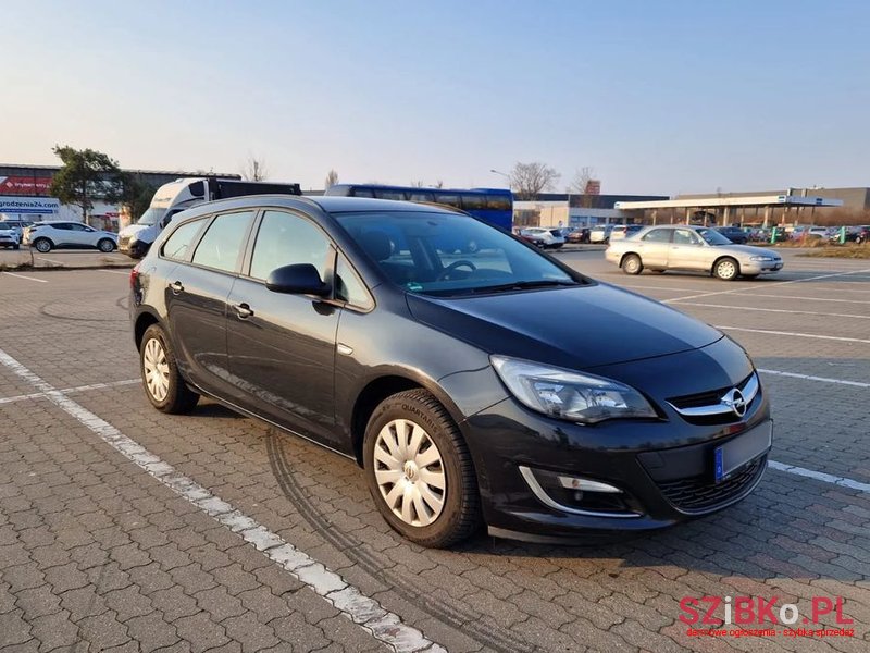 2013' Opel Astra photo #2