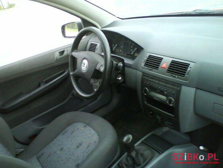 2004' Skoda Fabia photo #2