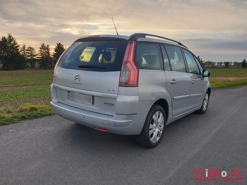 2011' Citroen C4 Picasso photo #2