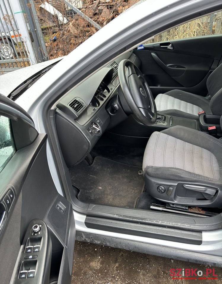 2007' Volkswagen Passat photo #3