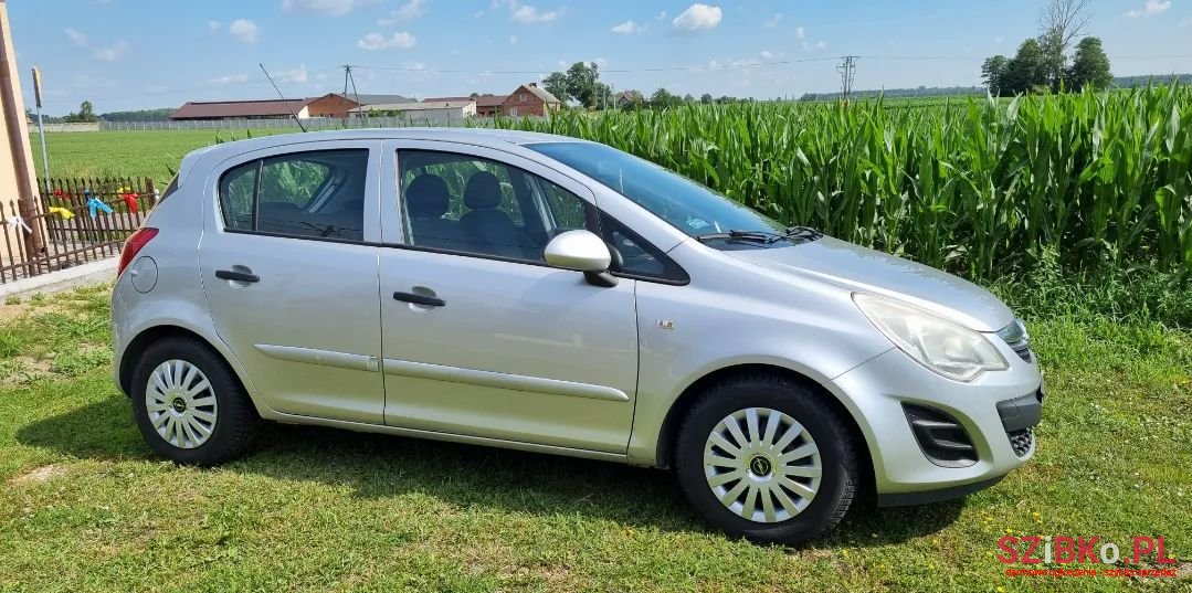 2011' Opel Corsa photo #2