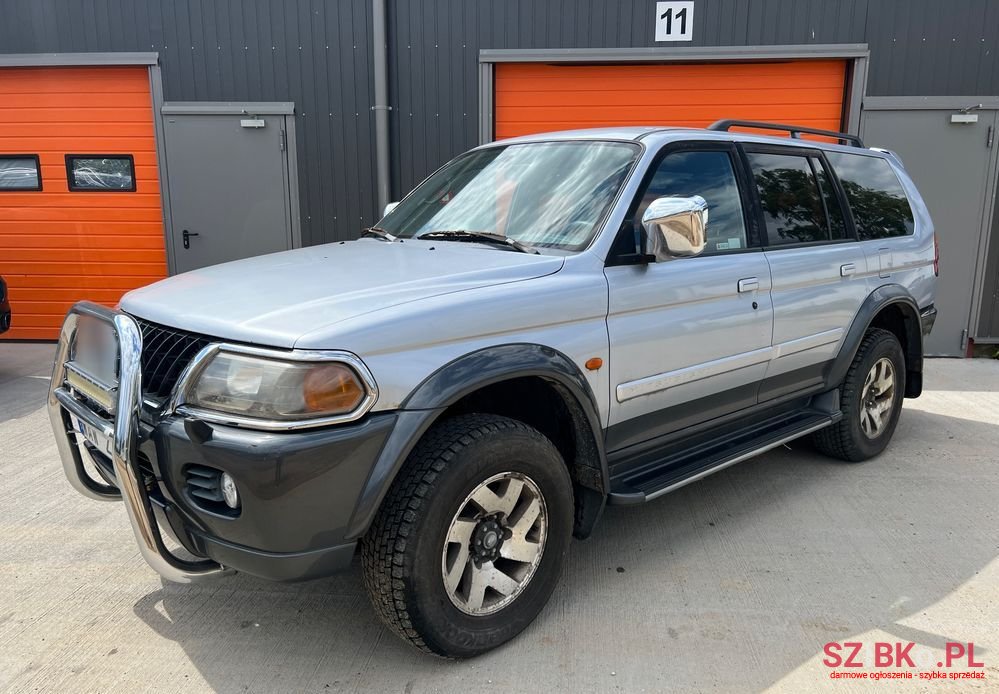 2004' Mitsubishi Pajero Sport photo #1