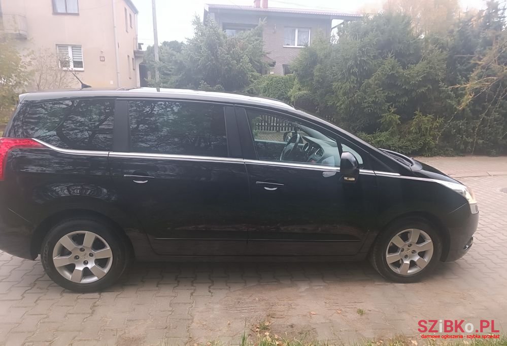 2011' Peugeot 5008 2.0 Hdi Family photo #5