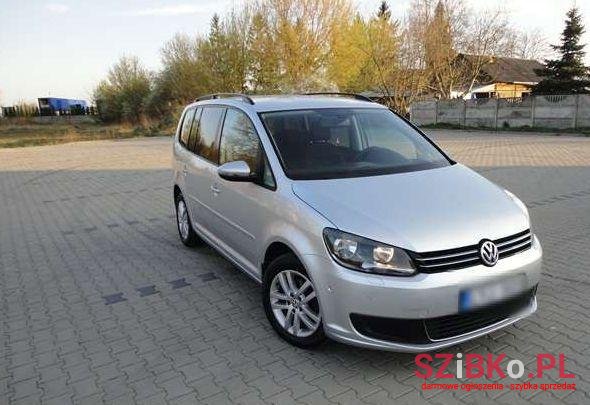 2011' Volkswagen Touran photo #2