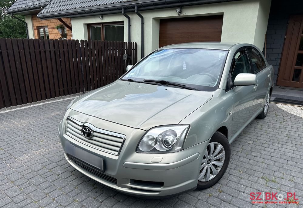 2003' Toyota Avensis photo #1