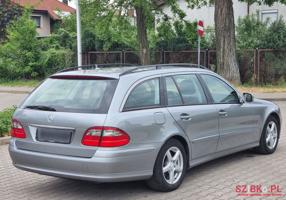 2008' Mercedes-Benz E-Class 220 T Cdi photo #3
