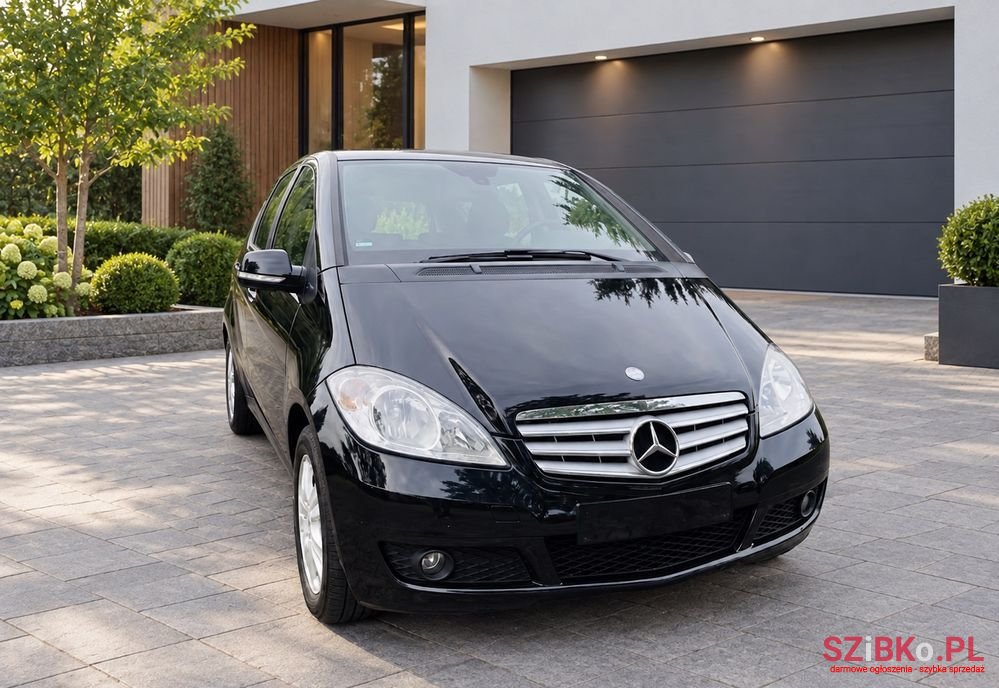 2010' Mercedes-Benz A-Class 180 Elegance photo #1