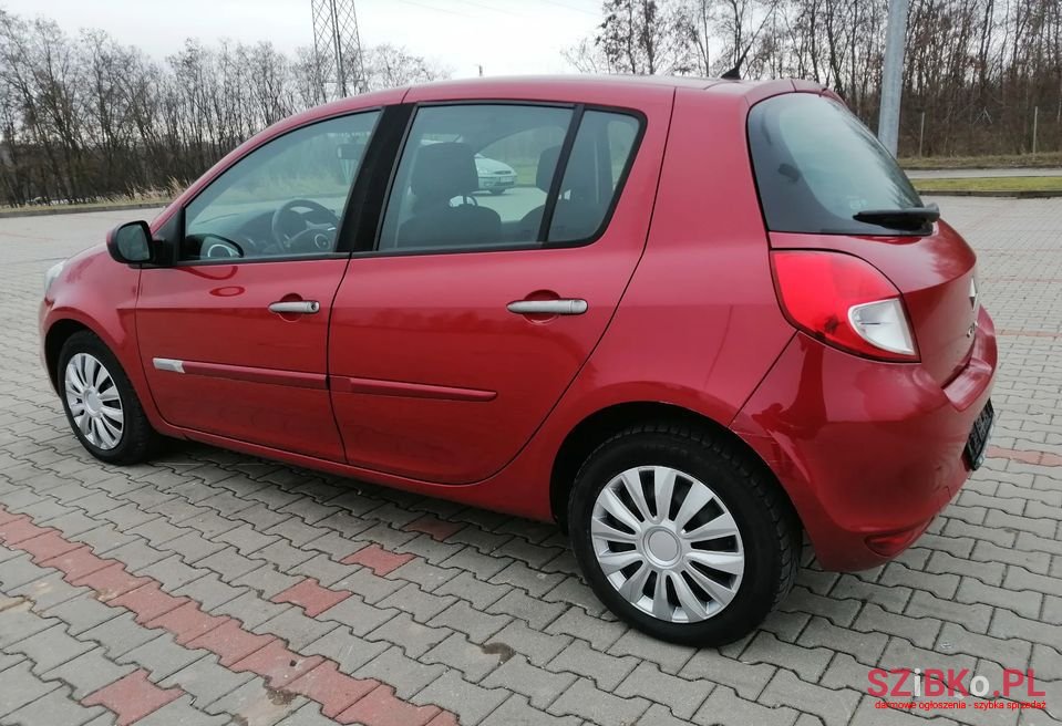 2009' Renault Clio photo #3