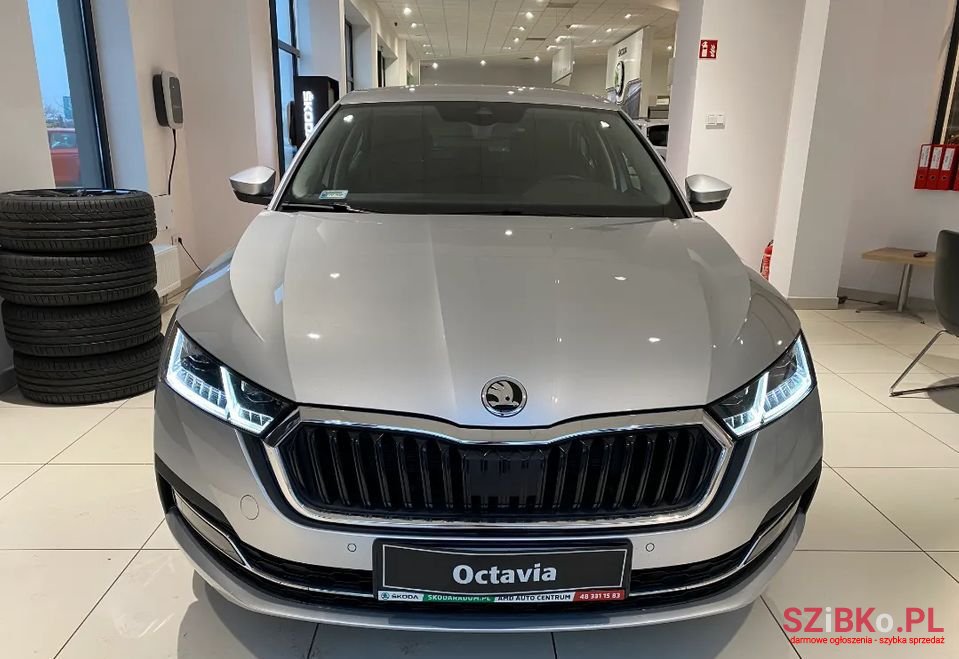 2020' Skoda Octavia photo #2