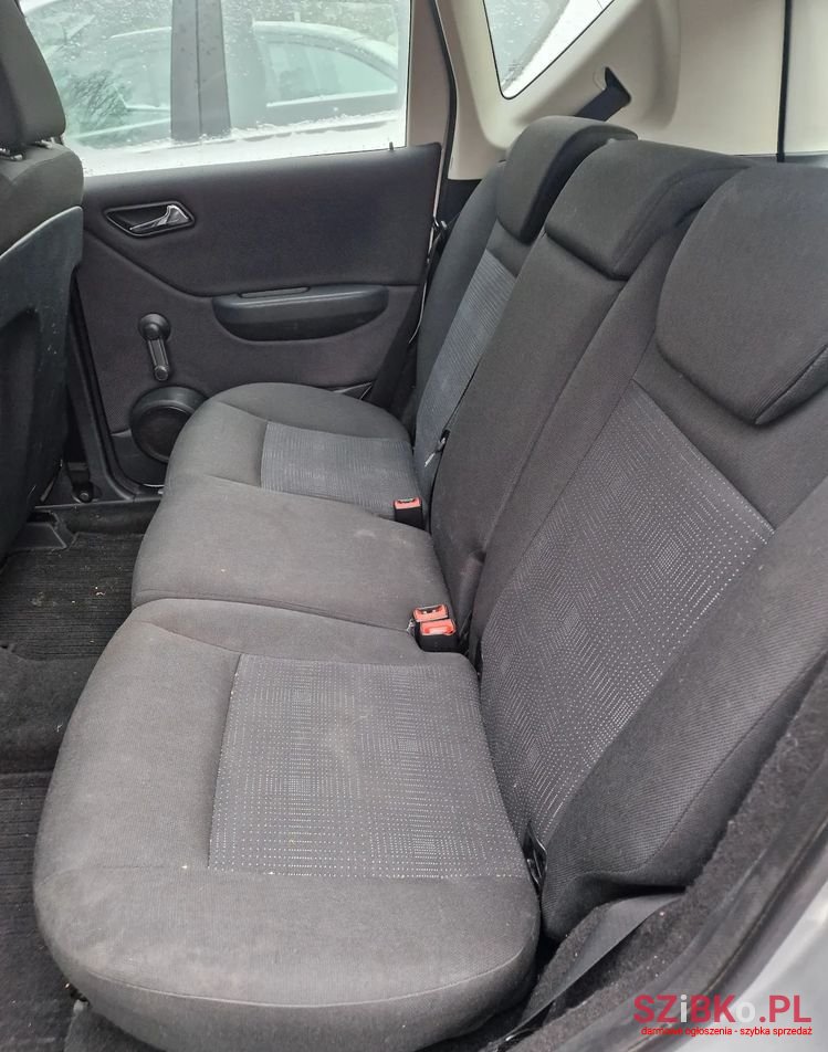 2011' Mercedes-Benz A-Class photo #6