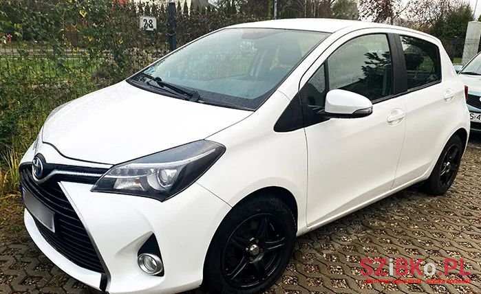 2016' Toyota Yaris photo #2