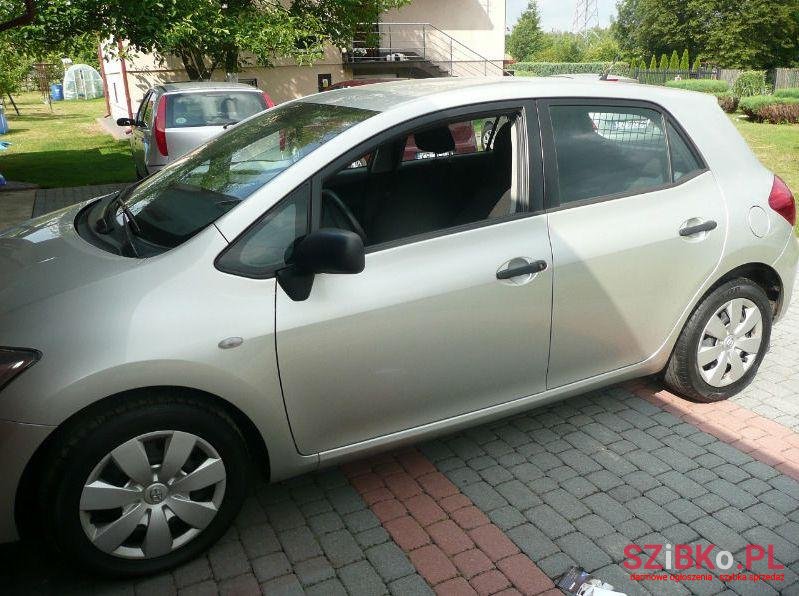 2009' Toyota Auris photo #2