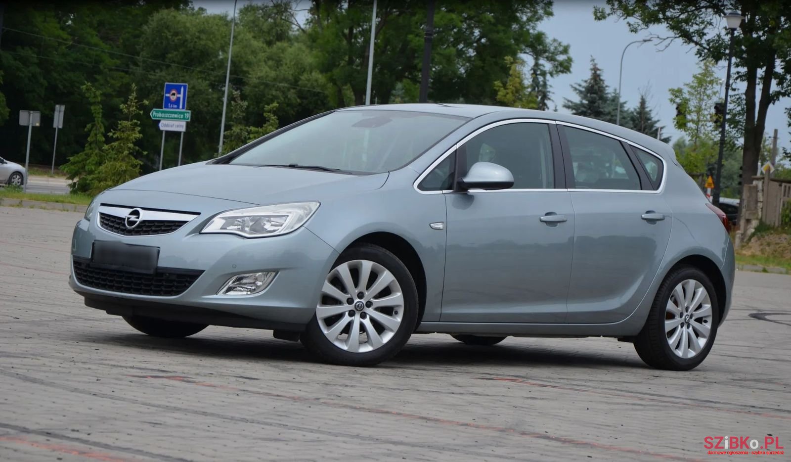 2010' Opel Astra photo #3