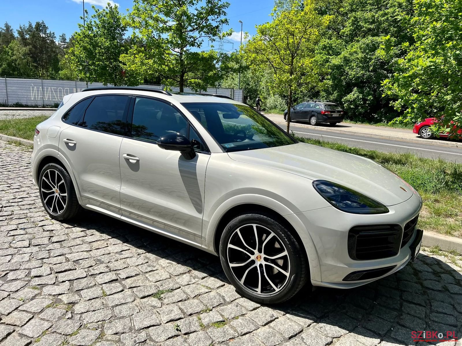 2021' Porsche Cayenne photo #1