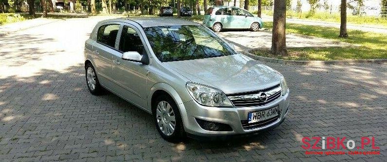 2007' Opel Astra photo #2