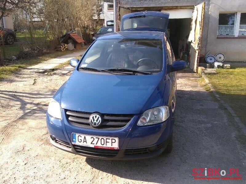 2005' Volkswagen Fox photo #4