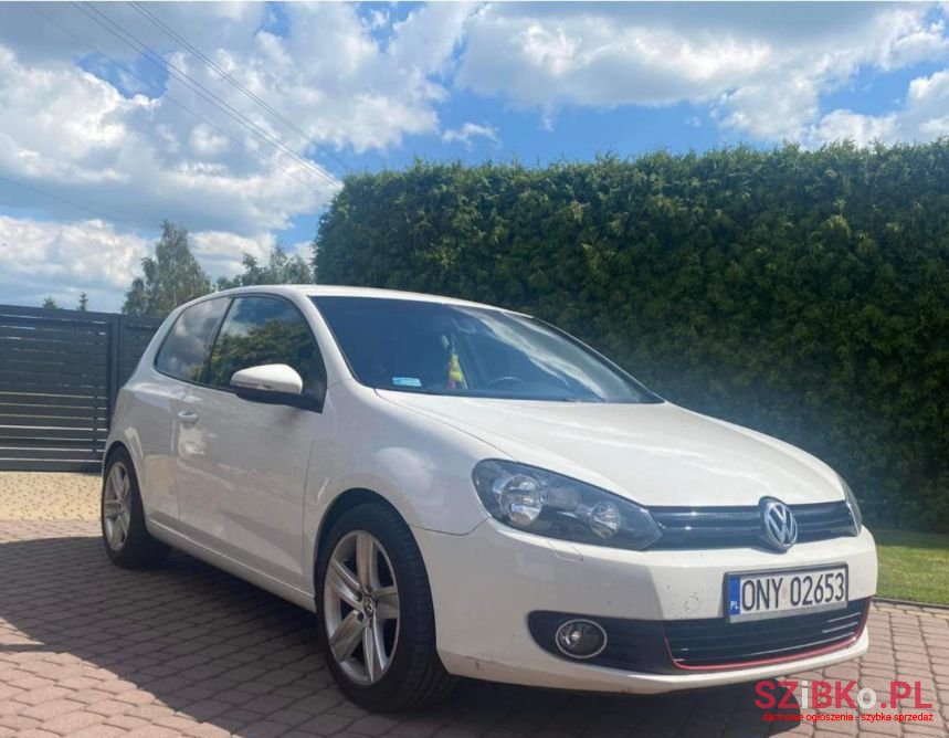 2010' Volkswagen Golf photo #1