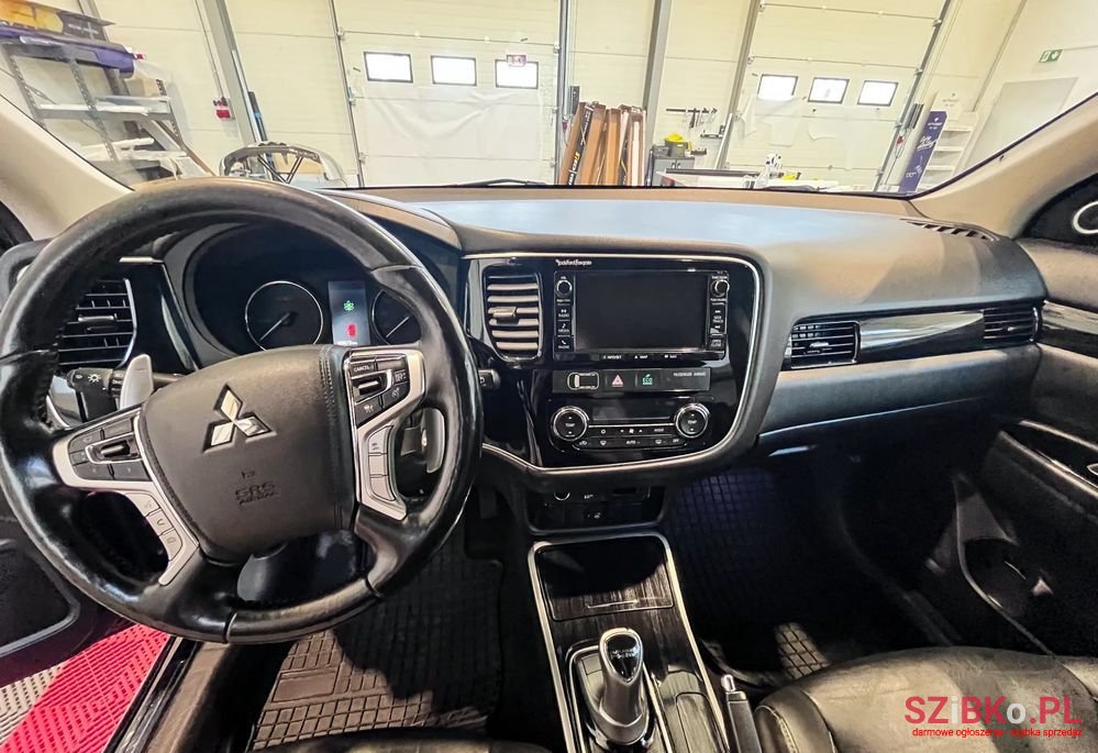 2015' Mitsubishi Outlander 2.0 4Wd Plus photo #6