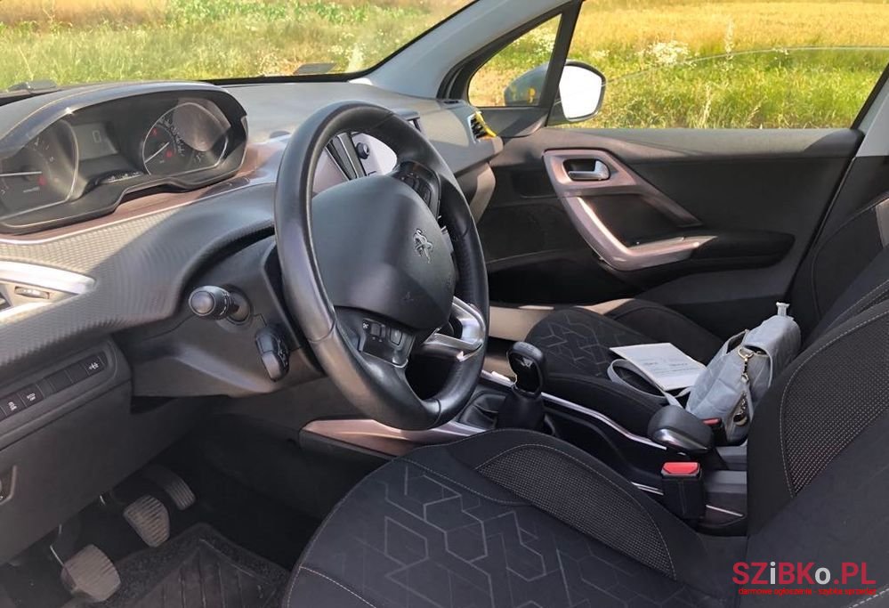 2014' Peugeot 2008 photo #6