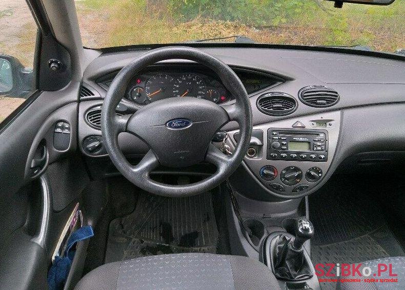 2004' Ford Focus photo #2