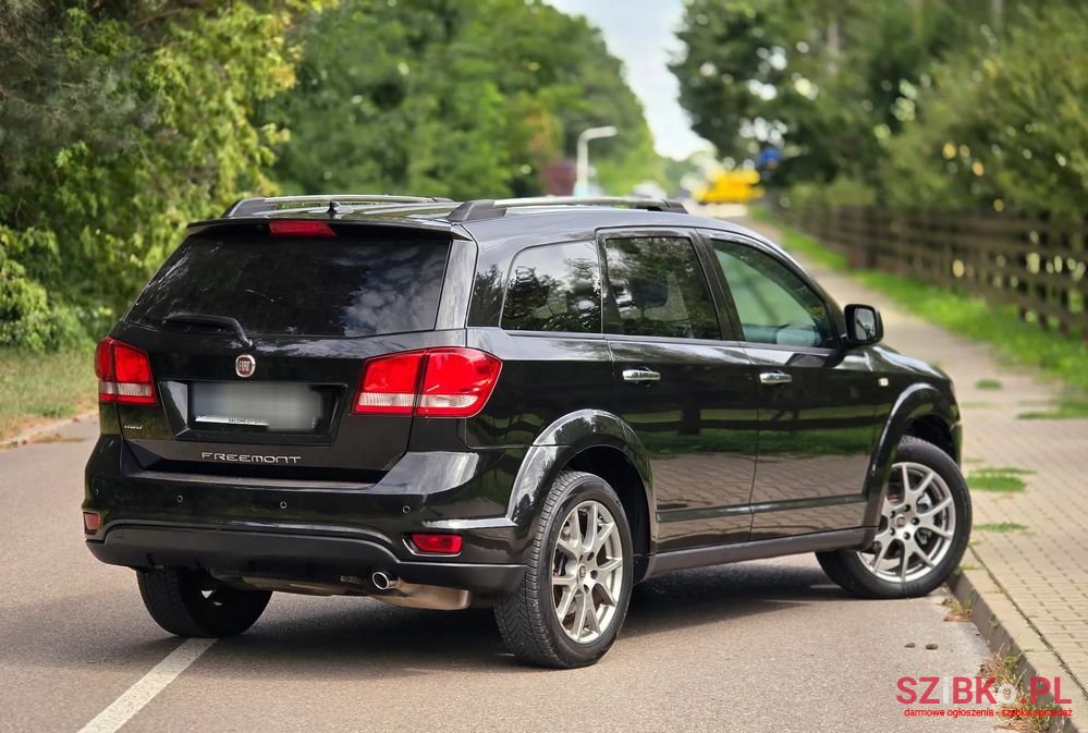 2015' Fiat Freemont photo #3
