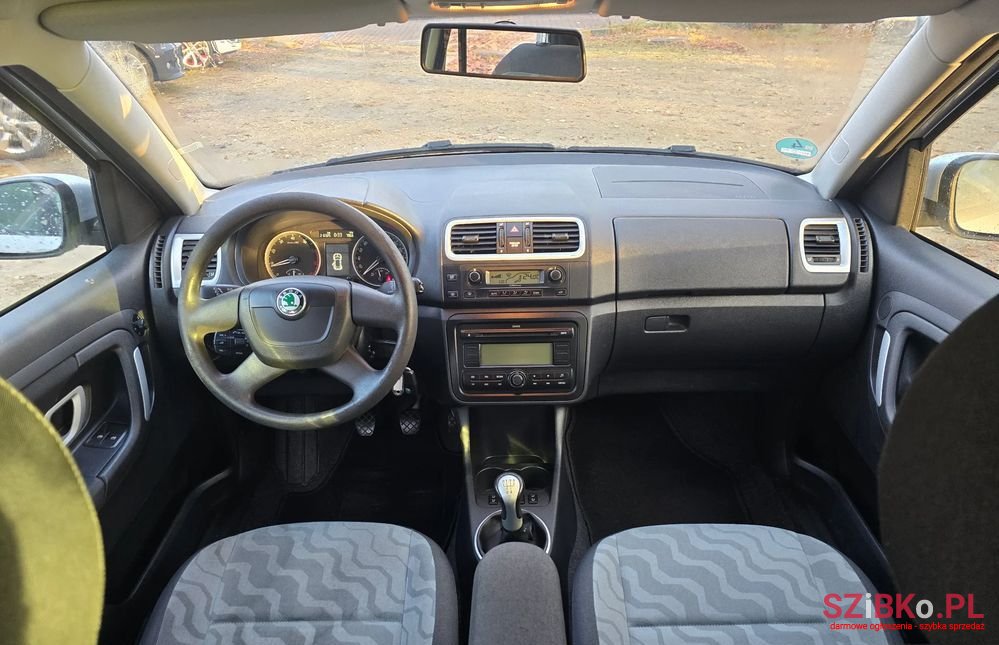 2009' Skoda Roomster photo #2