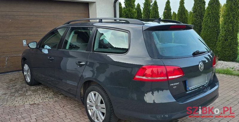 2011' Volkswagen Passat photo #6